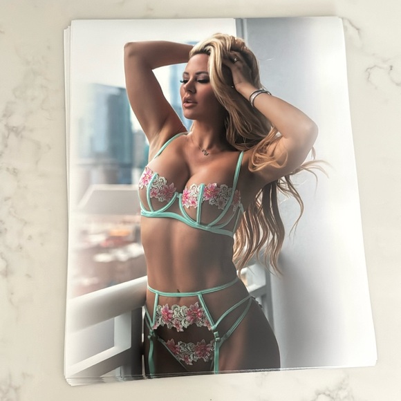 Autographed 8x10 - Picture 1 of 11